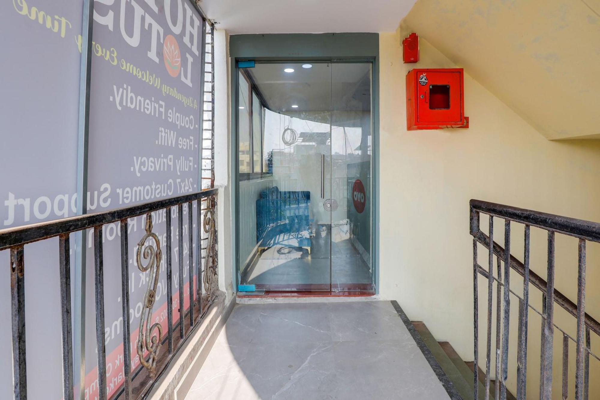 סוראט Hotel O Lotus מראה חיצוני תמונה