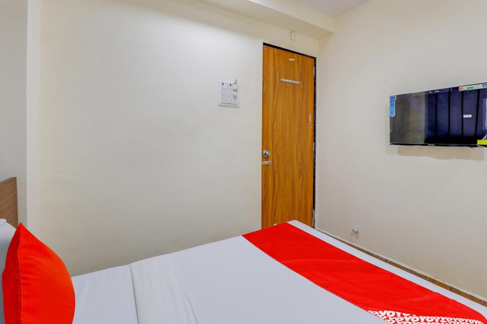 סוראט Hotel O Lotus מראה חיצוני תמונה